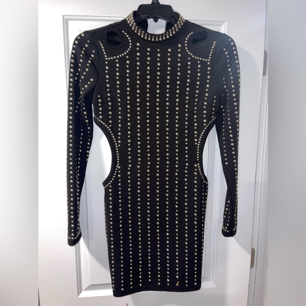 Large cute black dress with side cut outs!